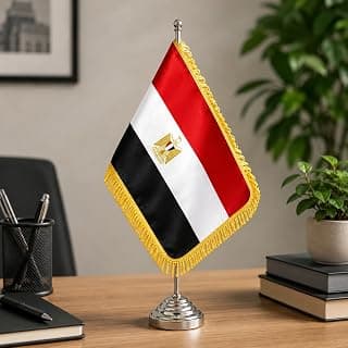 علم مكتب مصري قماش جوخ ذهبي 18 × 29 سم مع حامل معدني 40 سم وقاعدة ثقيلة - ديكور مكتبي فاخر