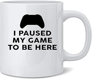 مج قهوة من السيراميك بتصميم مبتكر ممتع لمحبي الألعاب بعبارة «I Paused My Game To Be Here» مع صورة وحدات تحكم لجهاز Xbox للشاي والقهوة من بوستر فوندي، سعة 350 مل